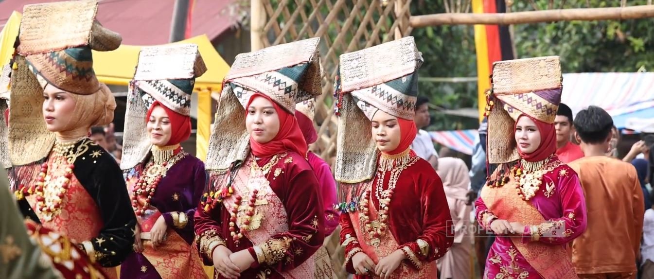 Mambangkik Batang Tarandam